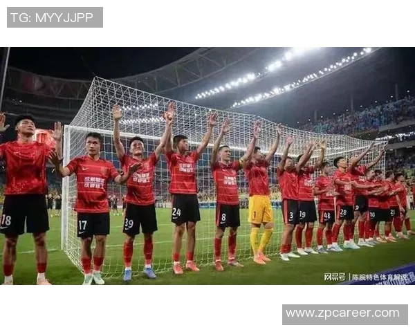 上海足球队实力引发热议球迷对球队表现的不同看法与争论