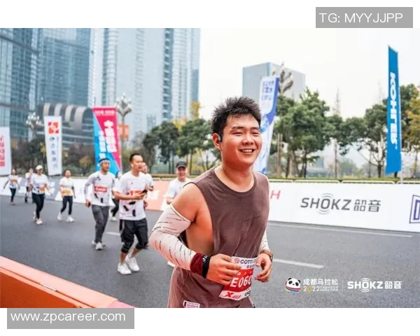 城市马拉松赛事回顾成都飞盘队展现出色节奏与团队协作能力