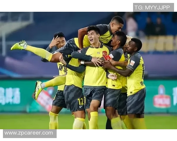 广州足球队战术变革引发热议球迷期待新赛季表现提升